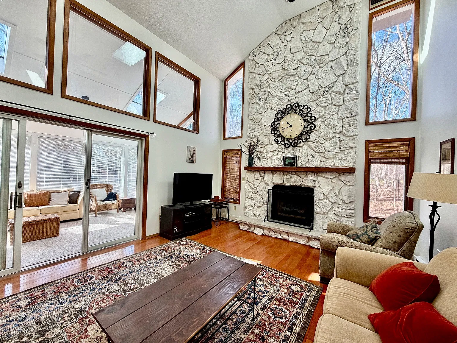 3 bed, 2.5 bath, 2216 sqft, $2,500 — Photo 4