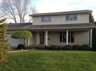 789 Moorland Dr, Grosse Pointe Woods, MI 48236
