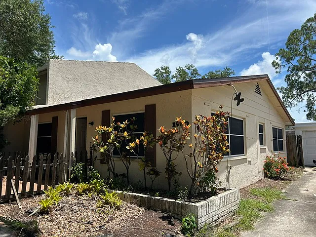 1989 Madrid Ct N — Photo 2