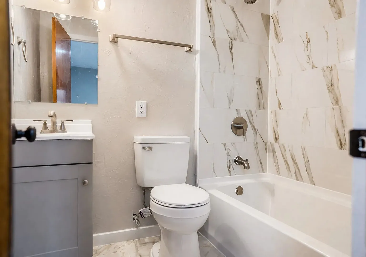 3 bed, 2134 sqft, $1,900 — Photo 4