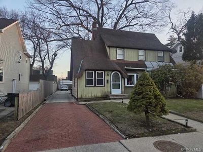 111 W Centennial Avenue, Roosevelt, NY, 11575