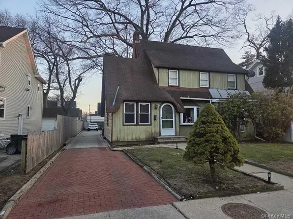 111 W Centennial Avenue, Roosevelt, NY 11575