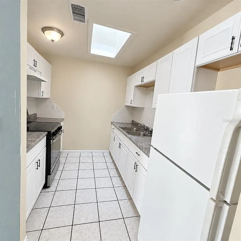 2 bed, 2.0 bath, 934 sqft, $1,500 — Photo 2