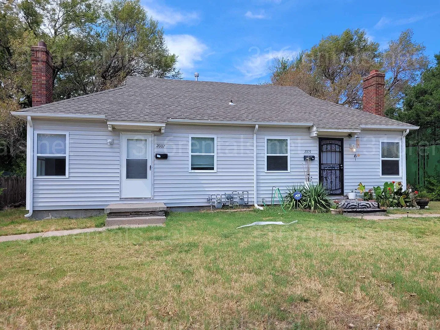 $625 - 1 bedroom/ 1 bathroom - Duplex. — Photo 2