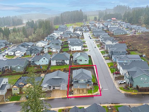 3rd image of 1729 NE Cascadia Ridge Dr