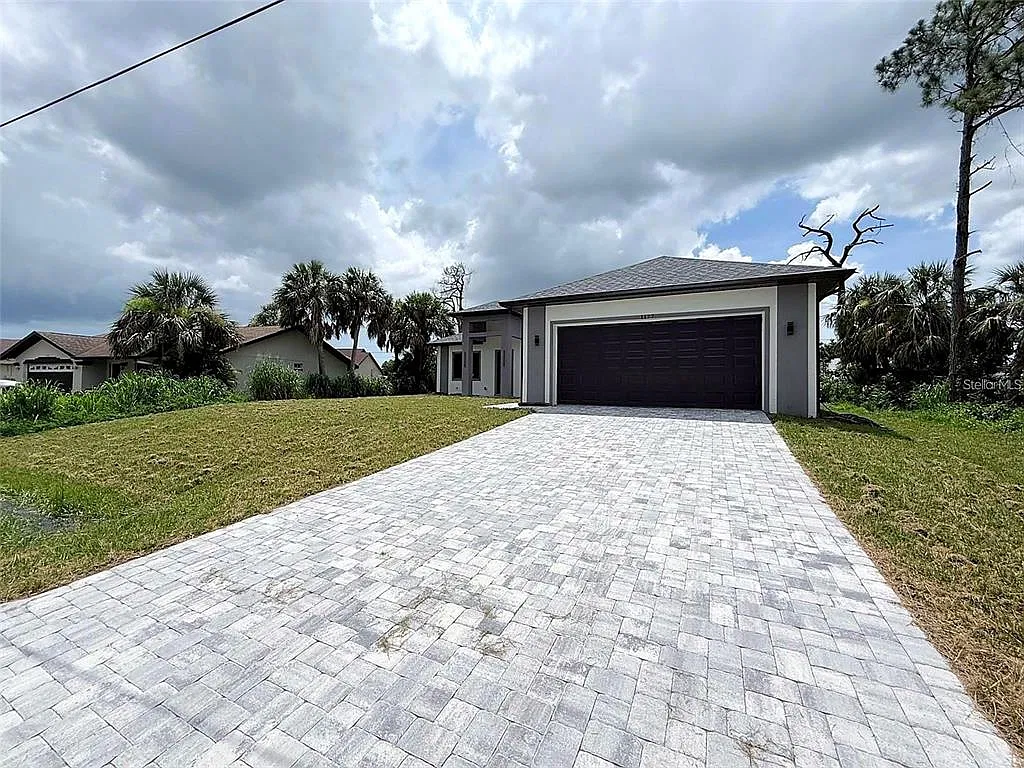 4 bed, 3.0 bath, 2158 sqft, $2,400 — Photo 2