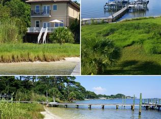 489 Soundview Ct, Mary Esther, FL 32569