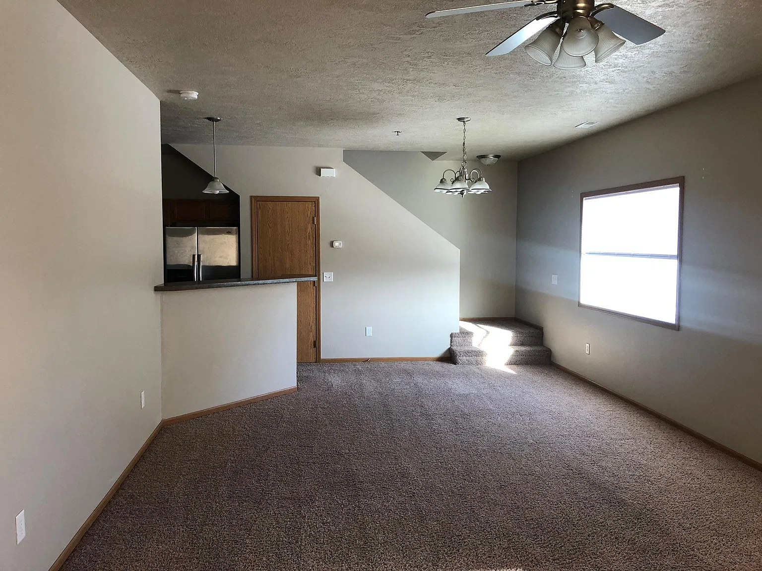 3 bed, 2.5 bath, 1668 sqft, $1,595 — Photo 2