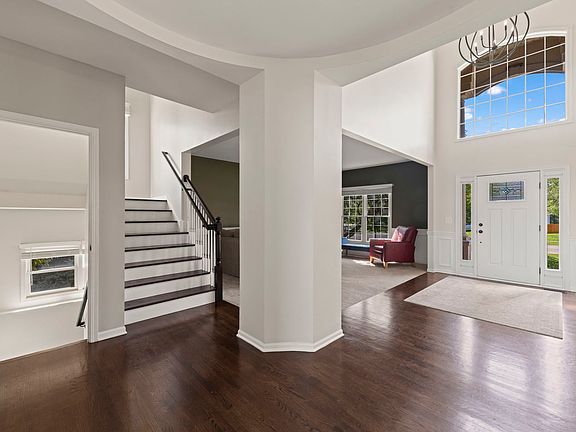 4th image of 27107 Thornwood Blvd