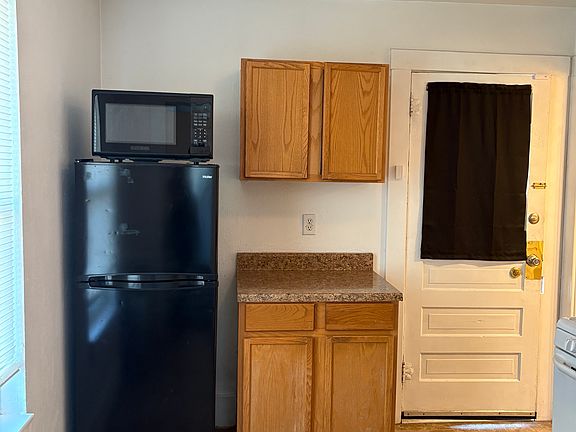 2nd image of 910 Rood Ave #4