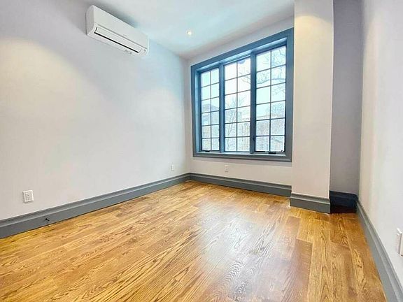 5th image of 264 Sullivan Pl #5E