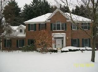 6982 Crystal Creek Dr, Brecksville, OH 44141