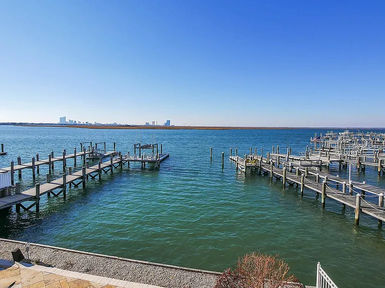 530 W Shore Dr — Photo 45