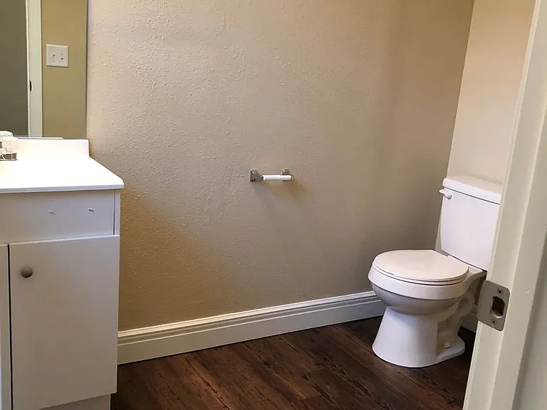 2726 W Lincoln St — Photo 4