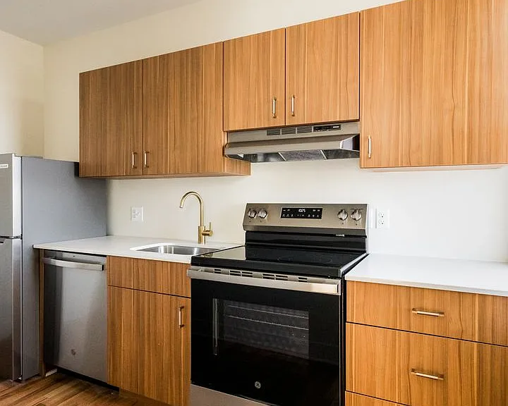 Sterling Apartments — Photo 14