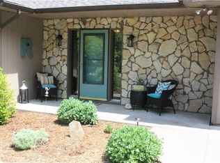 132 Timber Ridge Dr, Pella, IA 50219