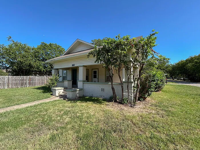 1201 Bolivar St — Photo 2