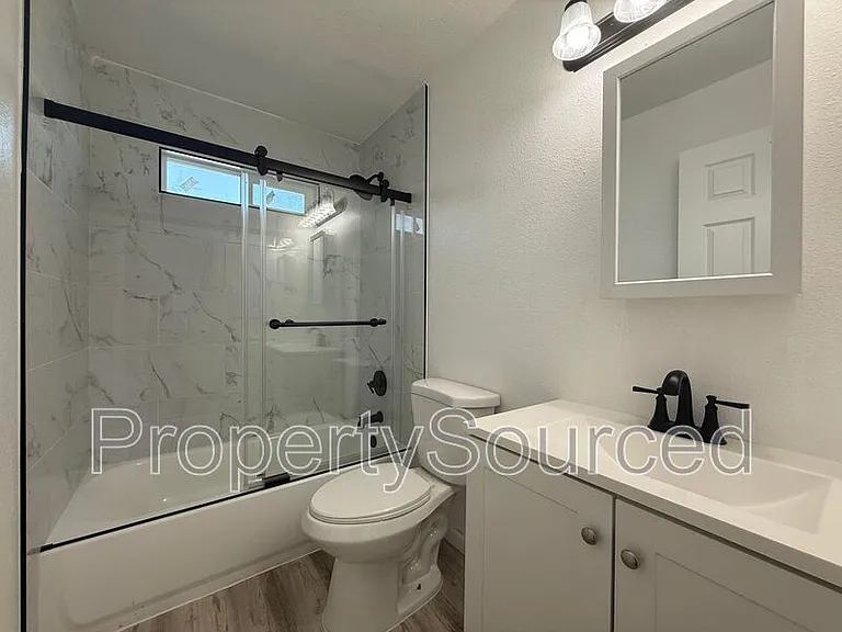 911 H St #2 — Photo 21