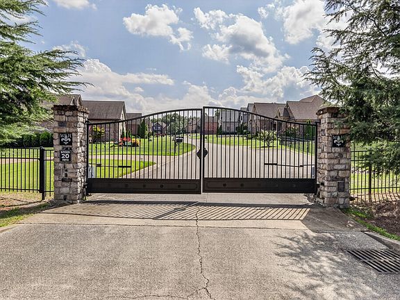 2nd image of 109 Waters Hill Cir