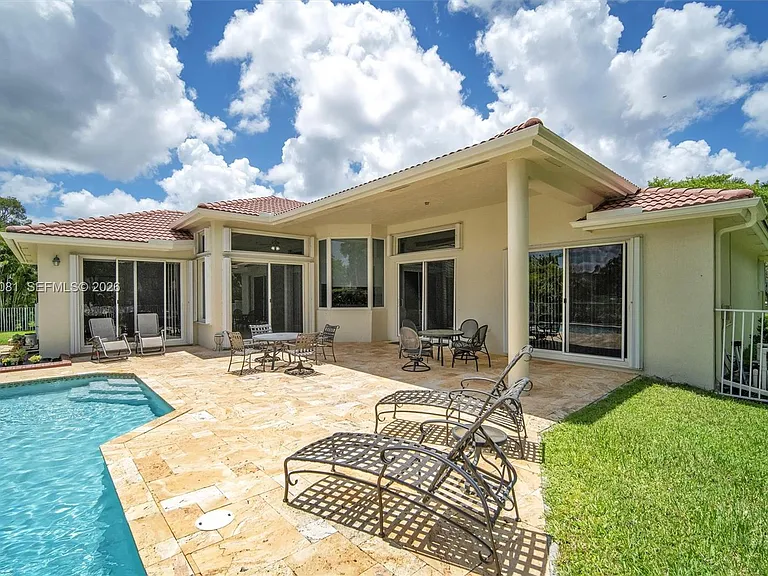16310 Paddock Ln — Photo 16