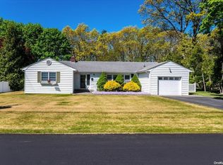 38 Oxbow Rd, Patchogue, NY 11772