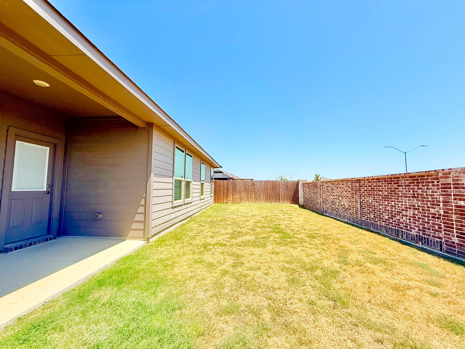 4 bed, 2463 sqft, $2,800 — Photo 4
