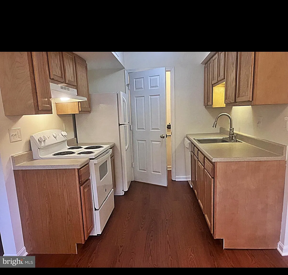 2 bed, 975 sqft, $2,375 — Photo 4