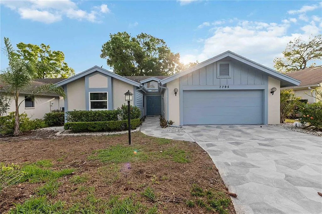 3 bed, 2.0 bath, 2066 sqft, $2,750 — Photo 1