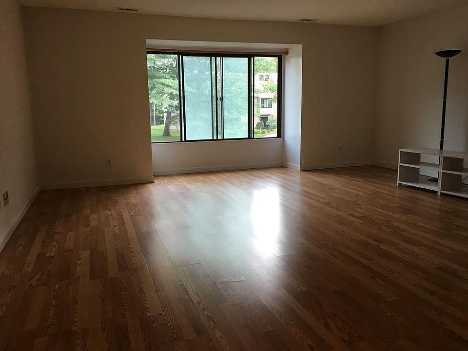 1st image of 4 Thayer Pond Dr #23