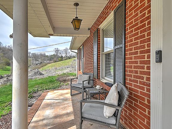 4th image of 310 Minton Hollow Rd