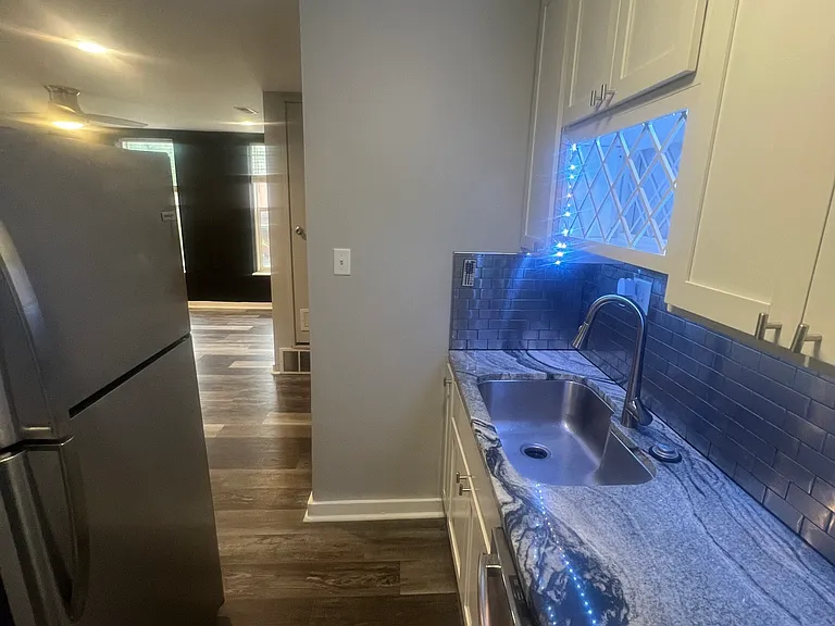 838 Oak St — Photo 6