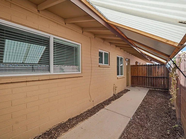 4819 E Cambridge Ave #1 — Photo 28