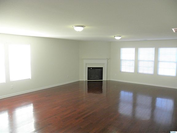4th image of 225 Laramie Cir NW
