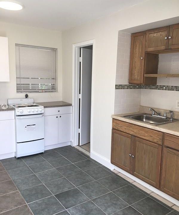 2nd image of 4637 SW 24th Ave #1A