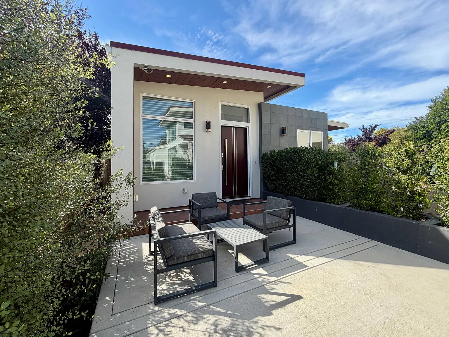 2 bed, 1.5 bath, 1000 sqft, $10,000 — Photo 4