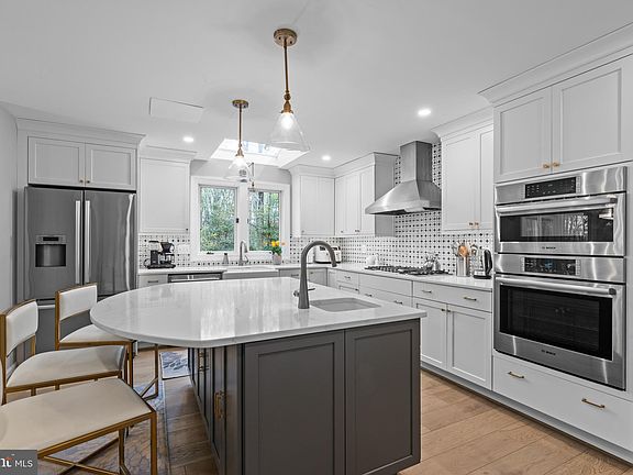 5th image of 1114 Spy Glass Dr