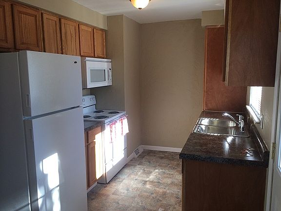 2nd image of 3496 Dresden St