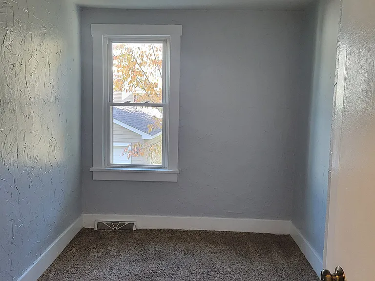 523 Westminster Ave #R — Photo 11