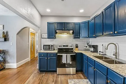 3 bed, 1209 sqft, $2,200 — Photo 2