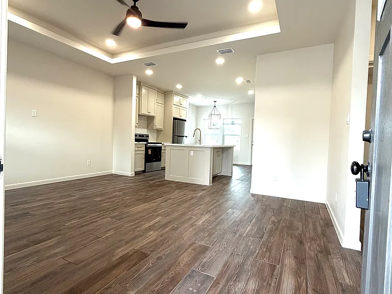 802 W Butler St — Photo 2