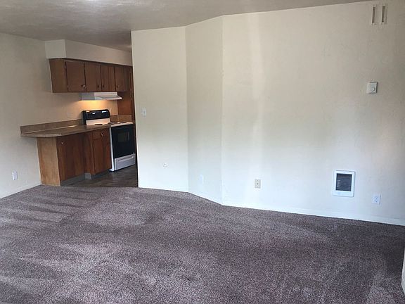 3rd image of 323 E 18th Aly APT 1