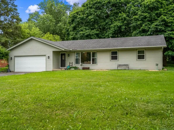 8393 Mark Dr, Roscoe, IL 61073