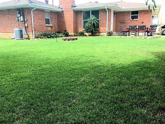 5th image of 604 Baer Dr