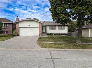1740 Independence Cir, Lincoln, NE 68521
