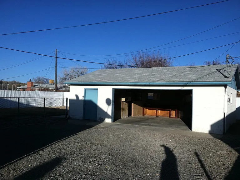 1300 N Allen Ave — Photo 3