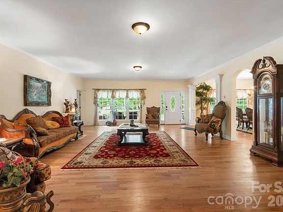 3rd image of 115 Barton Rd