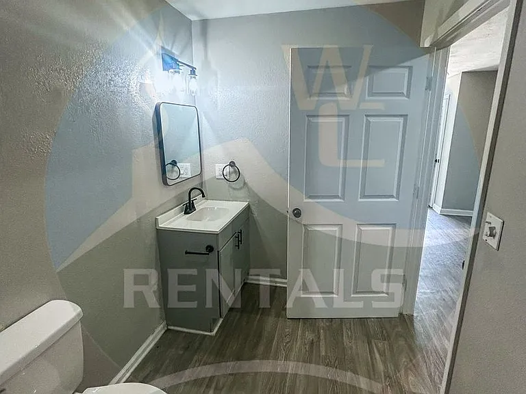 569 Country Club Dr — Photo 13