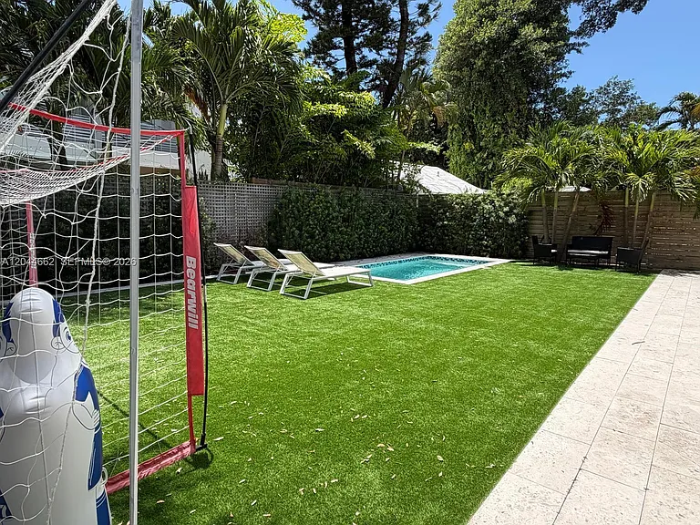 2401 SW 16th Ct — Photo 3