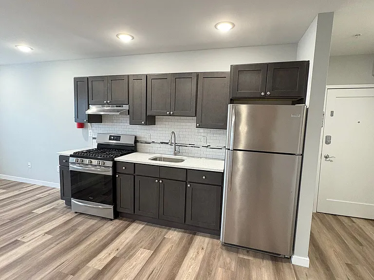 100 Carroll St #306 — Photo 2