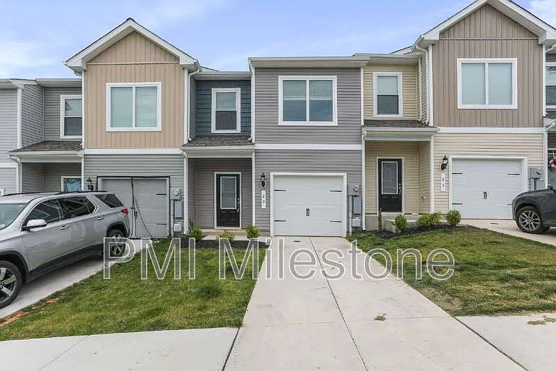 3 bed, 2.5 bath, 1443 sqft, $1,880 — Photo 2